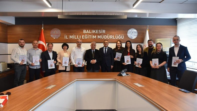 Balıkesir İmzası Taşıyan Trafik Güvenliği Kitabı Artık Tüm Türkiye’de Okutulacak