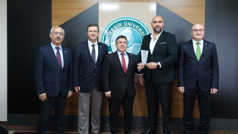 Balıkesir Üniversitesi’nde Anlamlı Teşekkür Töreni