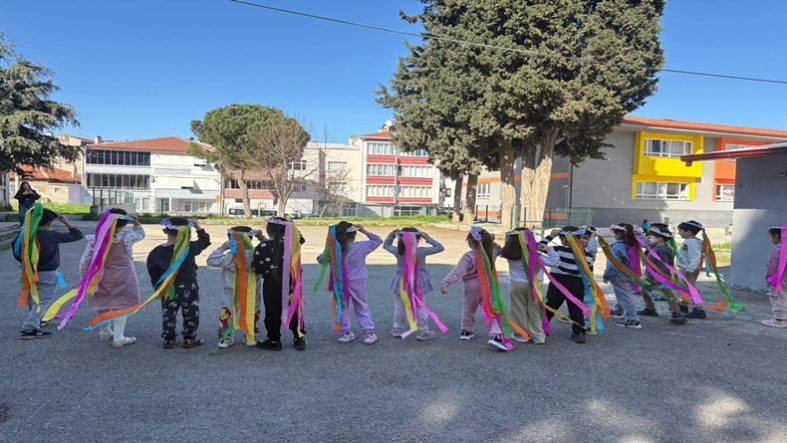 Balıkesir’de 23 Nisan Coşkusu Başladı Okullarda Renkli Etkinlikler
