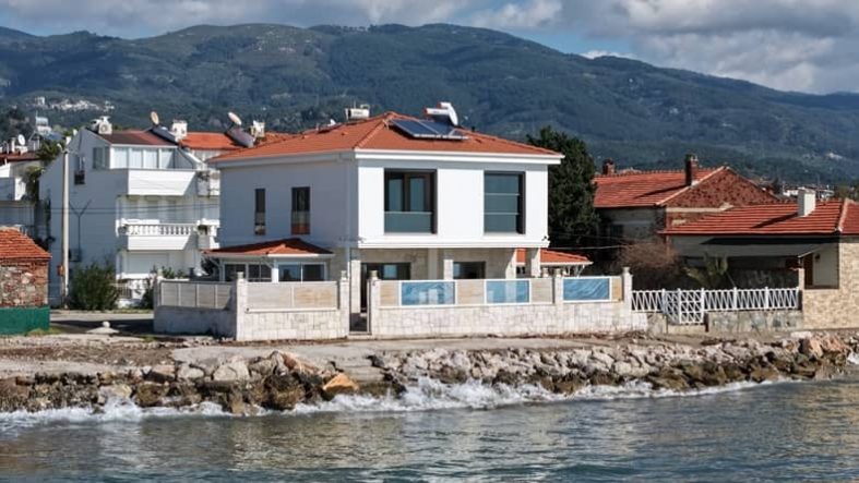 Balıkesir'de Denize Sıfır Yaşam Ayrıcalık mı, Ayrışma mı