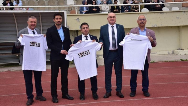 Balıkesir'de “Her Adım Gazze ve Kudüs İçin” Mesajı Stadyumda Yankılandı (1)