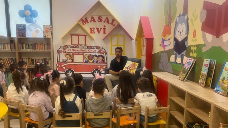 Balıkesir’de Minikler Hikayelere Sığındı Çocuklar Şiddete Değil Hikâyelere Ait! (1)