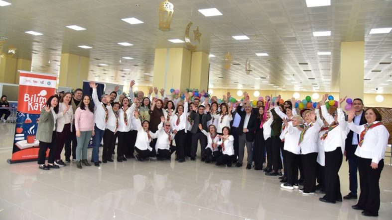 Balıkesir’de Nesiller Aynı Çatıda Buluştu “Nesiller Buluşuyor II” Yoğun İlgi Gördü