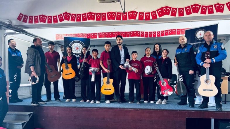 Balıkesir’de Öğrencilere Müzikle Destek “Birlikte Daha Güçlüyüz” Projesi Hayata Geçti