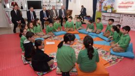 Balıkesir'de Vali Ustaoğlu’ndan Öğrencilere 23 Nisan Sürprizi Masal Evinde Renkli Anlar (1)