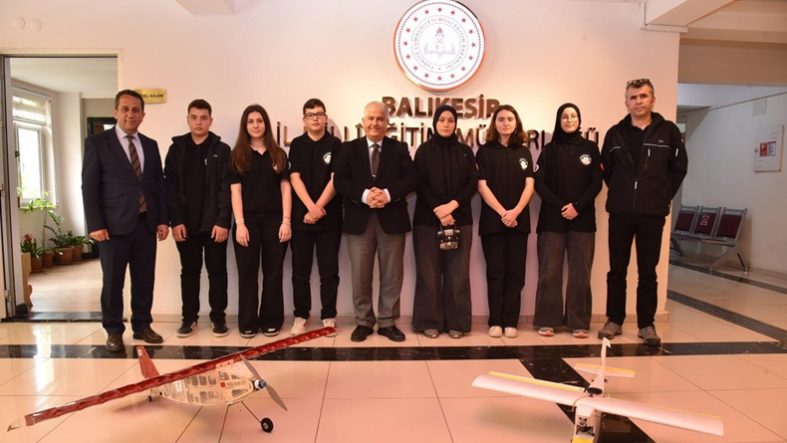 Balıkesirli Öğrencilerden Büyük Başarı Robot Yarışmasında Finale Damga Vurdular