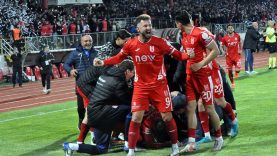 Balıkesirspor ile Eskişehirspor Arasında Tur Savaşı