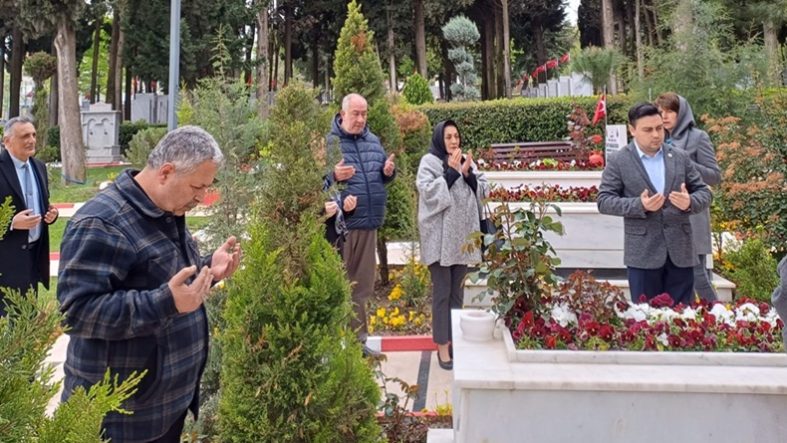 İYİ Parti Karesi’den Şehitler Haftası’nda Anlamlı Ziyaret “Emanetimize Sahip Çıkacağız”