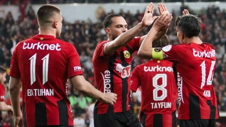 Rövanşta Balıkesirspor’u üzen Eskişehirspor tur atladı