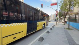 ışık ihlali yapan otobüs çocuğu altına aldı