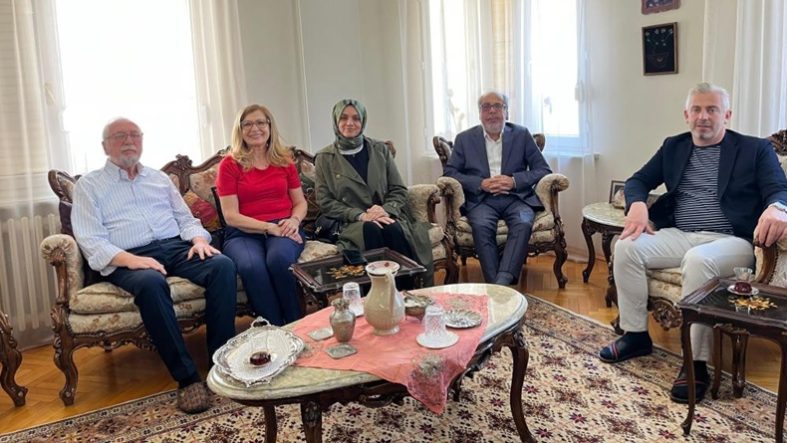 AK Parti Karesi'den vefa dolu ziyaretler