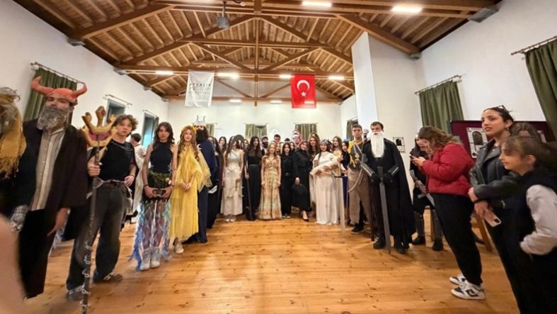 Ayvalık'ta Türk mitolojisi sergisine yoğun ilgi