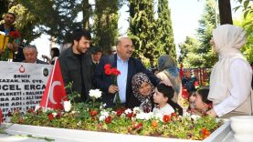Balıkesir Şehitliği’nde Arife Günü Duygusal Buluşma (1)