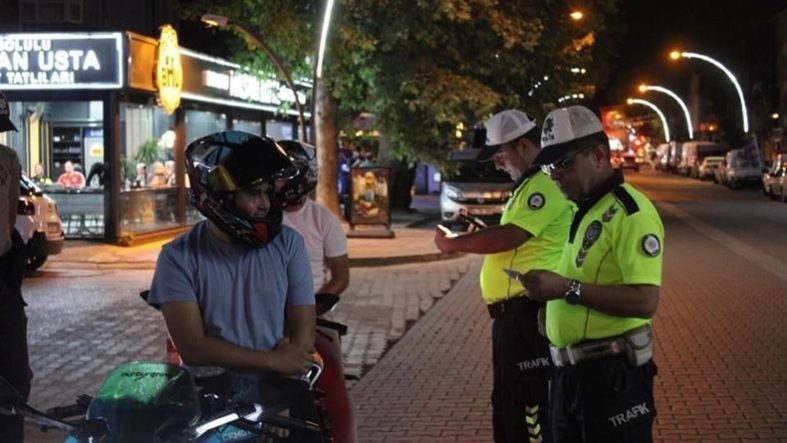 BALIKESİR'DE 12 ŞÜPHELİ TUTUKLANDI