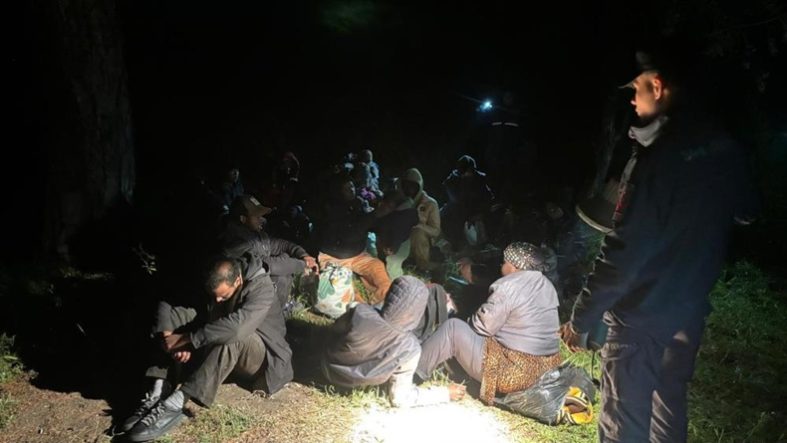 Balıkesir’de 29 düzensiz göçmen yakalandı