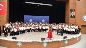 Balıkesir'de 300 çocuktan oluşan korodan muhteşem konser