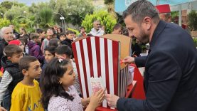 Balıkesir'de Çocukların Bayramı Erken Başladı Şenlik Havasında Hediye Yağmuru (4)