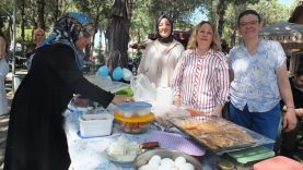 Balıkesir'de Çölyaklılar geleneksel kahvaltıda buluştu