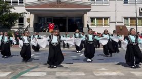 Balıkesir'de Miniklerin Halk Oyunları Gösterisi Ayakta Alkışlandı! (2)