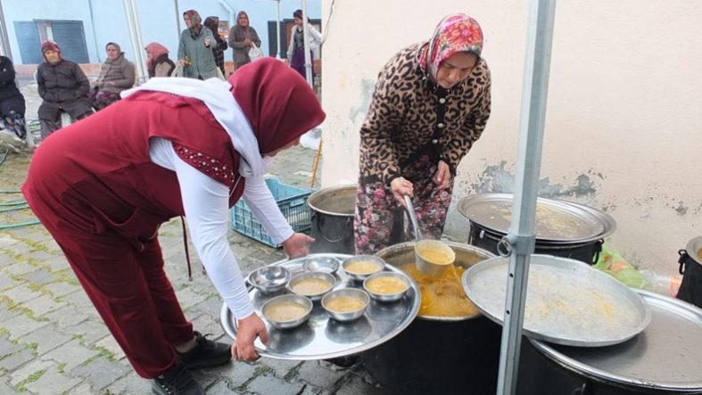 Balıkesir'de geleneksel çiftçi hayrı 2 bin kişiyi buluşturdu