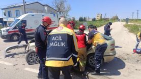 Balıkesir'de otomobiller çarpıştı 3'ü ağır 6 yaralı