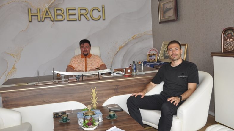 Balıkesir’in FIFA Gururu Oğuzhan Çakır’dan Haberci Medya’ya Ziyaret