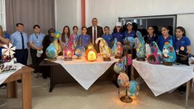 Balıkesirli öğretmen önce kendi öğrendi şimdi de öğrencilerine öğretiyor