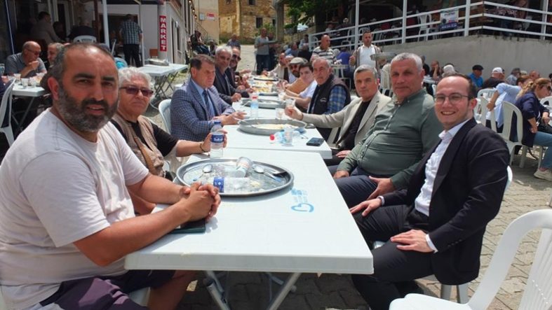 Burhaniye'de geleneksel Ağacık Hayrı yüzlerce insanı buluşturdu