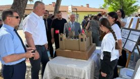 Burhaniye’de iki okulun ortak Bilim Fuarı açıldı