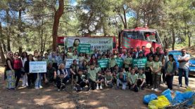 Burhaniye’de orman yangınlarına karşı ormanda çöp toplama etkinliği yapıldı