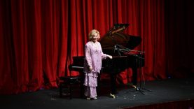 Dünyaca ünlü piyanist Gülsin Onay, Balıkesir’de sahne aldı