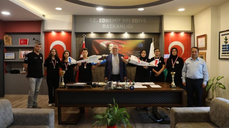 Edremitli Gençlerden Dünya Çapında Başarı!