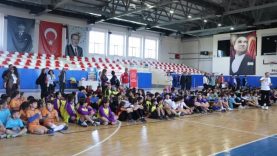 Edremit’te 8 bin öğrenci geleneksel oyunlar için sahaya indi