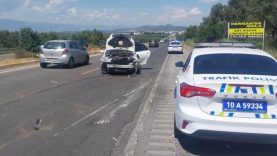 Gömeç’te iki otomobil çarpıştı 2 yaralı