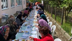 Karesi'de geleneksel hayır yemeğine 2 bin kişi katıldı