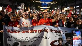Kuvayımilliye şehri Balıkesir'in sokakları dolup taştı (3)