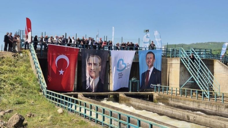 Manyas Barajı'nda kapaklar açıldı, kanallara su verilmeye başlandı