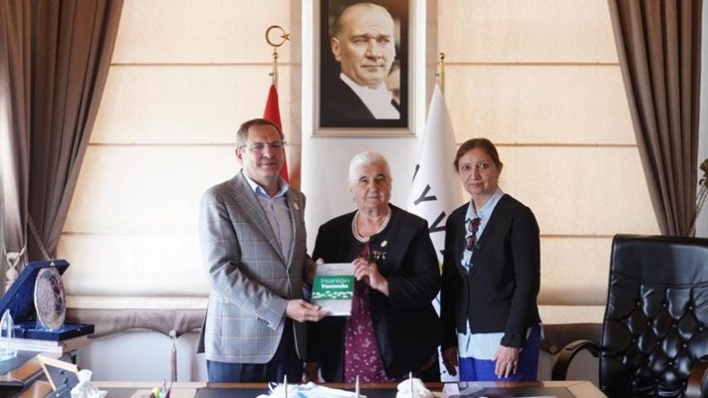 Srebrenitsa anneleri Ayvalık'ta