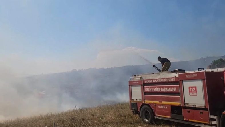 Avşa Adası’nda yangın Ekipler havadan ve karadan müdahale ediyor