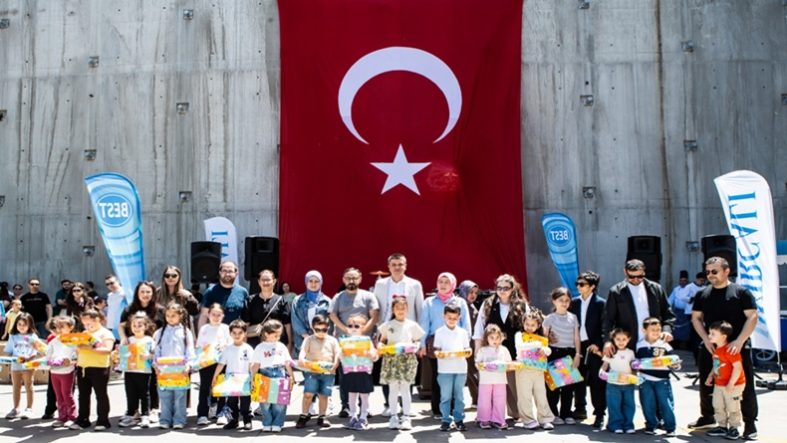 BEST’te 60. Yıl Coşkusu Bahar Şenliği ve Ödül Töreni Renkli Görüntülere Sahne Oldu (3)