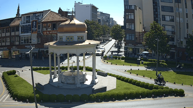 Balıkesir Büyük Bir Şehir mi, Büyük Bir Kasaba mı?