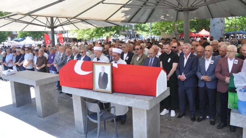 Balıkesir Eski Milletvekili Orhan Sür Son Yolculuğuna Uğurlandı (1)