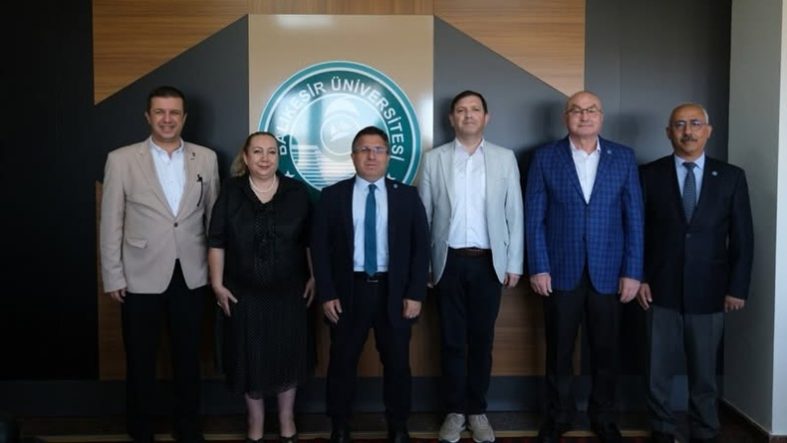 Balıkesir Üniversitesi Tıp Fakültesi’nde Dekanlık Devir Teslim Töreni Gerçekleştirildi