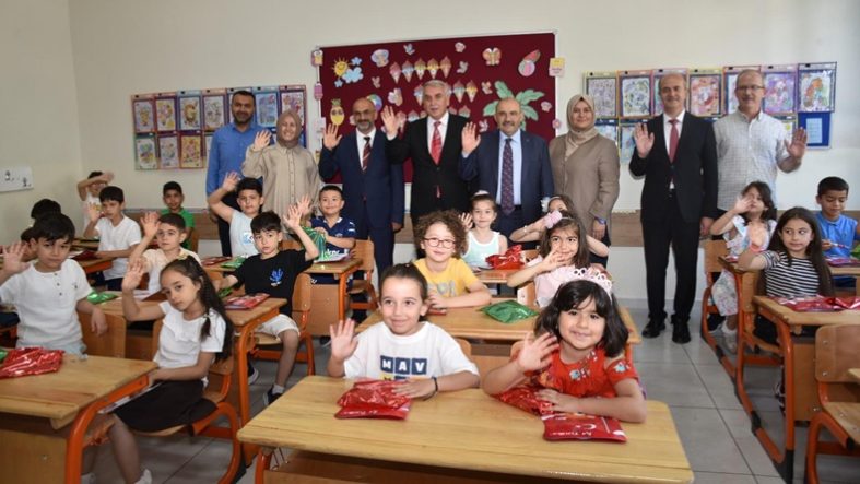 Balıkesir'de 198 Bin Öğrenci Karne Aldı Yaz Tatili Resmen Başladı