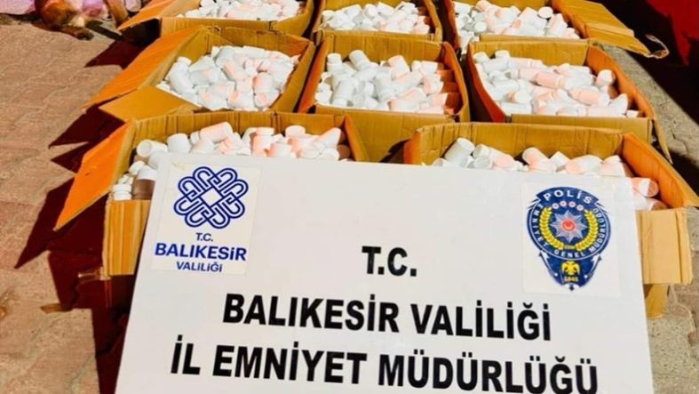 Balıkesir’de Film Gibi Operasyon Eşya Taşıma Bahanesiyle Gizlenen 144 Bin Hap Ele Geçirildi
