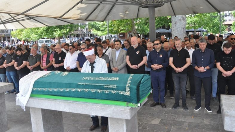 Balıkesir’de Gül İmrek Son Yolculuğuna Uğurlandı (1)