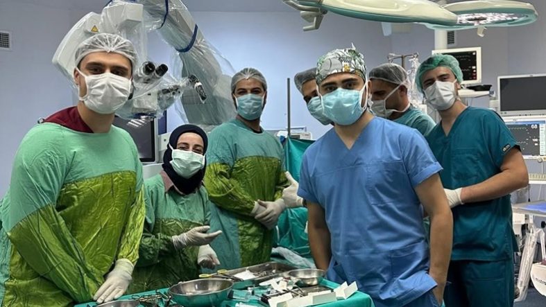 Balıkesir’de Mucize Operasyon Testereyle Kopan Başparmak Yeniden Hayat Buldu (2)