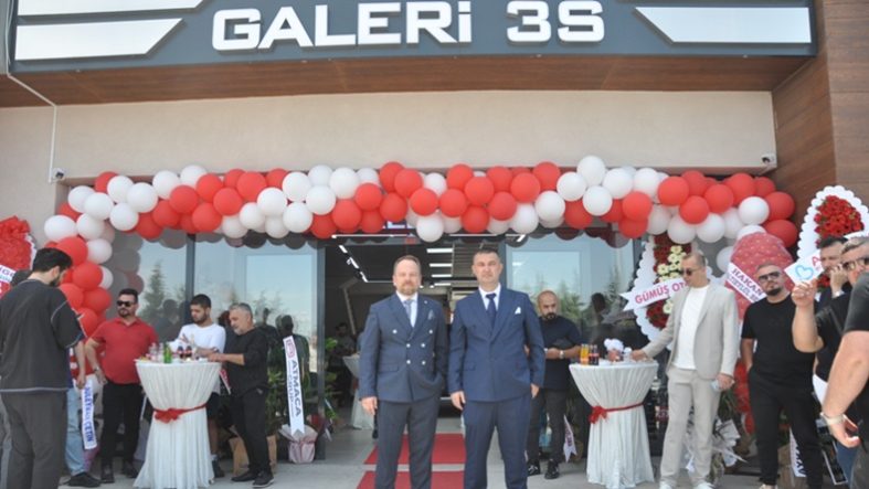 Balıkesir’de Otomotiv Sektörüne Yeni Yatırım Galeri 3S Hizmete Açıldı (1)