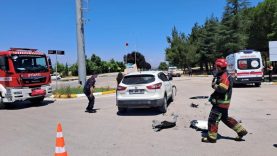 Balıkesir'de kampüs girişinde çarpışan araçlardaki 2 öğrenci yaralandı