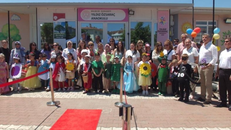Balıkesir’de miniklerin geri dönüşüm defilesi ilgi gördü